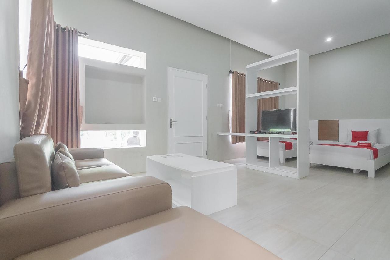 Reddoorz Resort Syariah Near D'Castello Ciater Subang Exterior photo