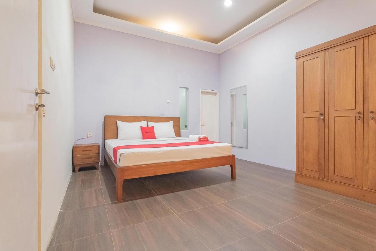 Reddoorz Resort Syariah Near D'Castello Ciater Subang Exterior photo