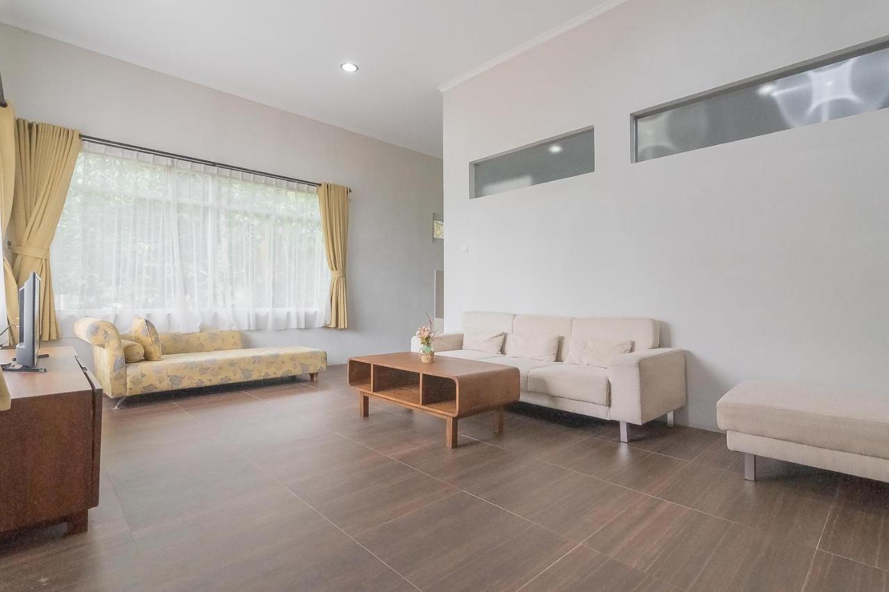Reddoorz Resort Syariah Near D'Castello Ciater Subang Exterior photo