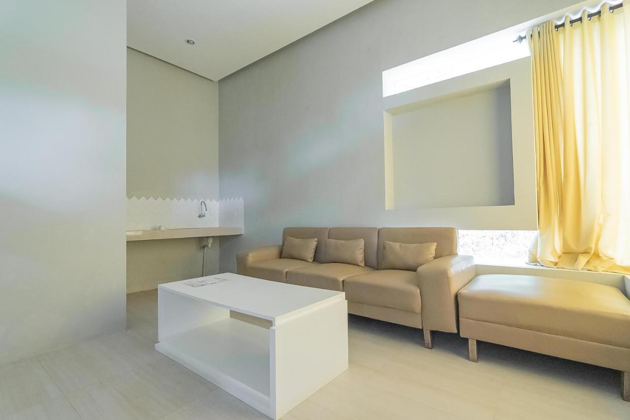 Reddoorz Resort Syariah Near D'Castello Ciater Subang Exterior photo