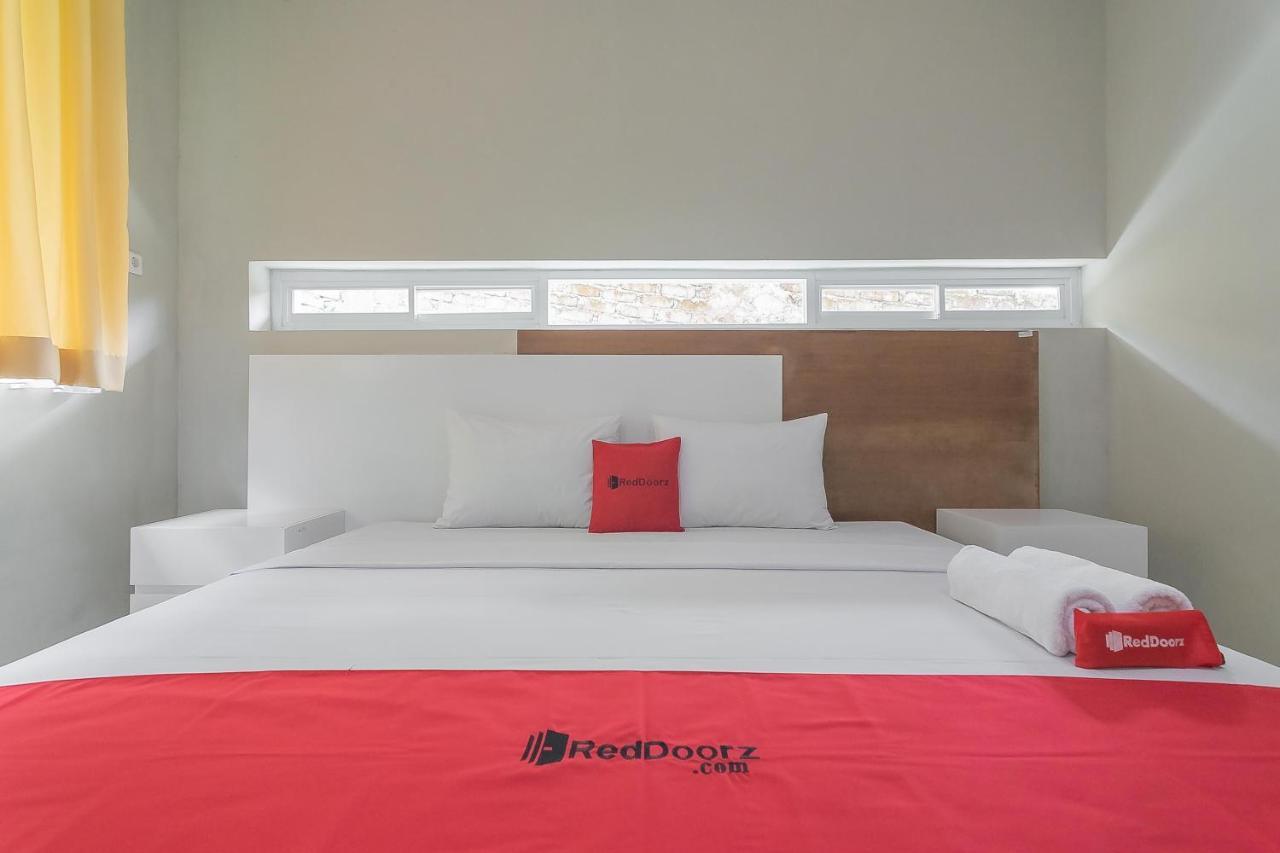 Reddoorz Resort Syariah Near D'Castello Ciater Subang Exterior photo