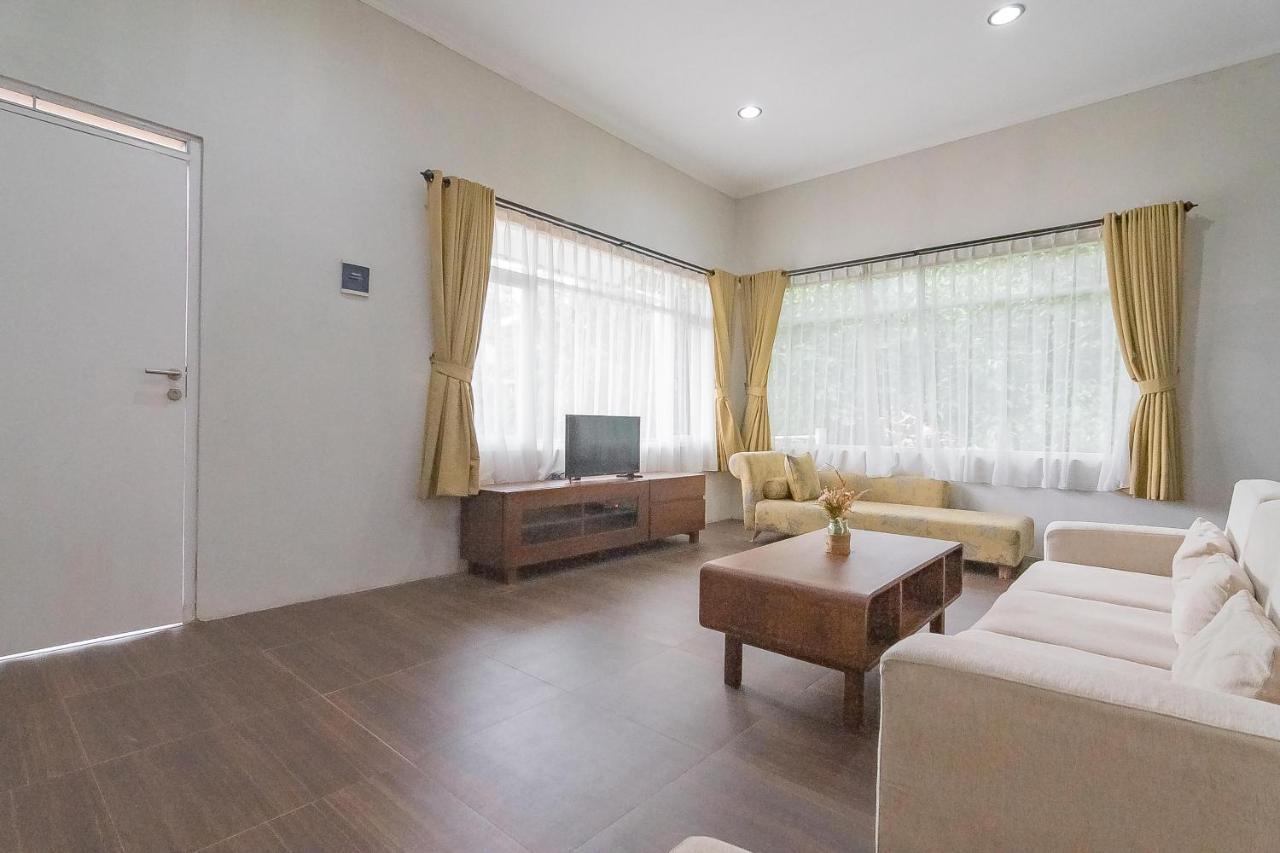 Reddoorz Resort Syariah Near D'Castello Ciater Subang Exterior photo