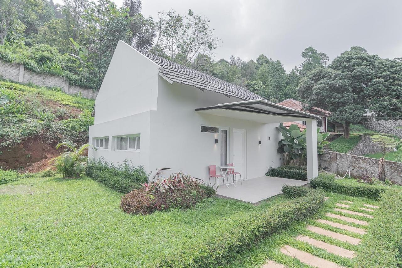 Reddoorz Resort Syariah Near D'Castello Ciater Subang Exterior photo
