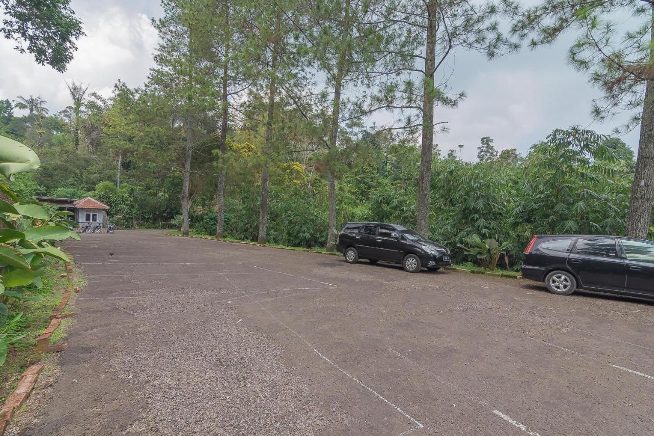 Reddoorz Resort Syariah Near D'Castello Ciater Subang Exterior photo