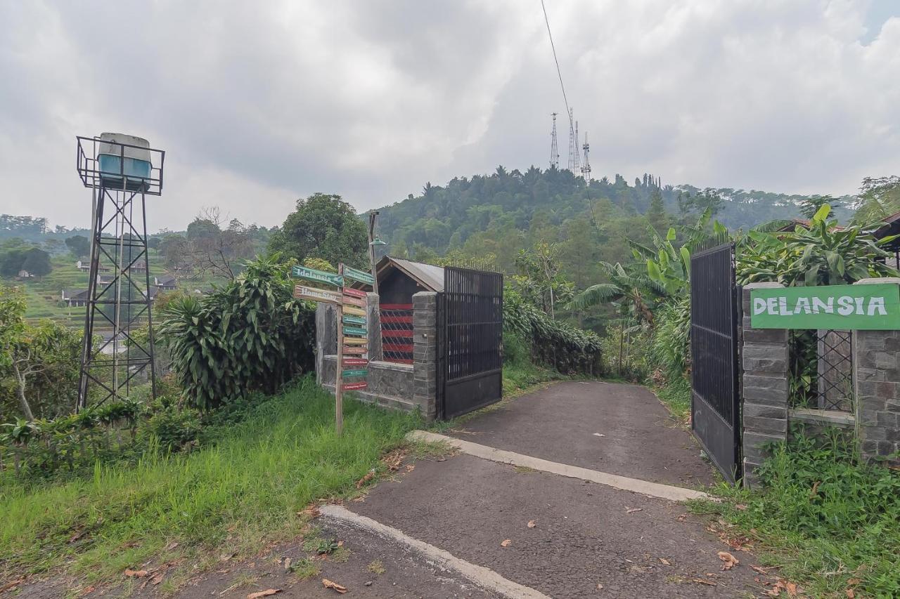 Reddoorz Resort Syariah Near D'Castello Ciater Subang Exterior photo